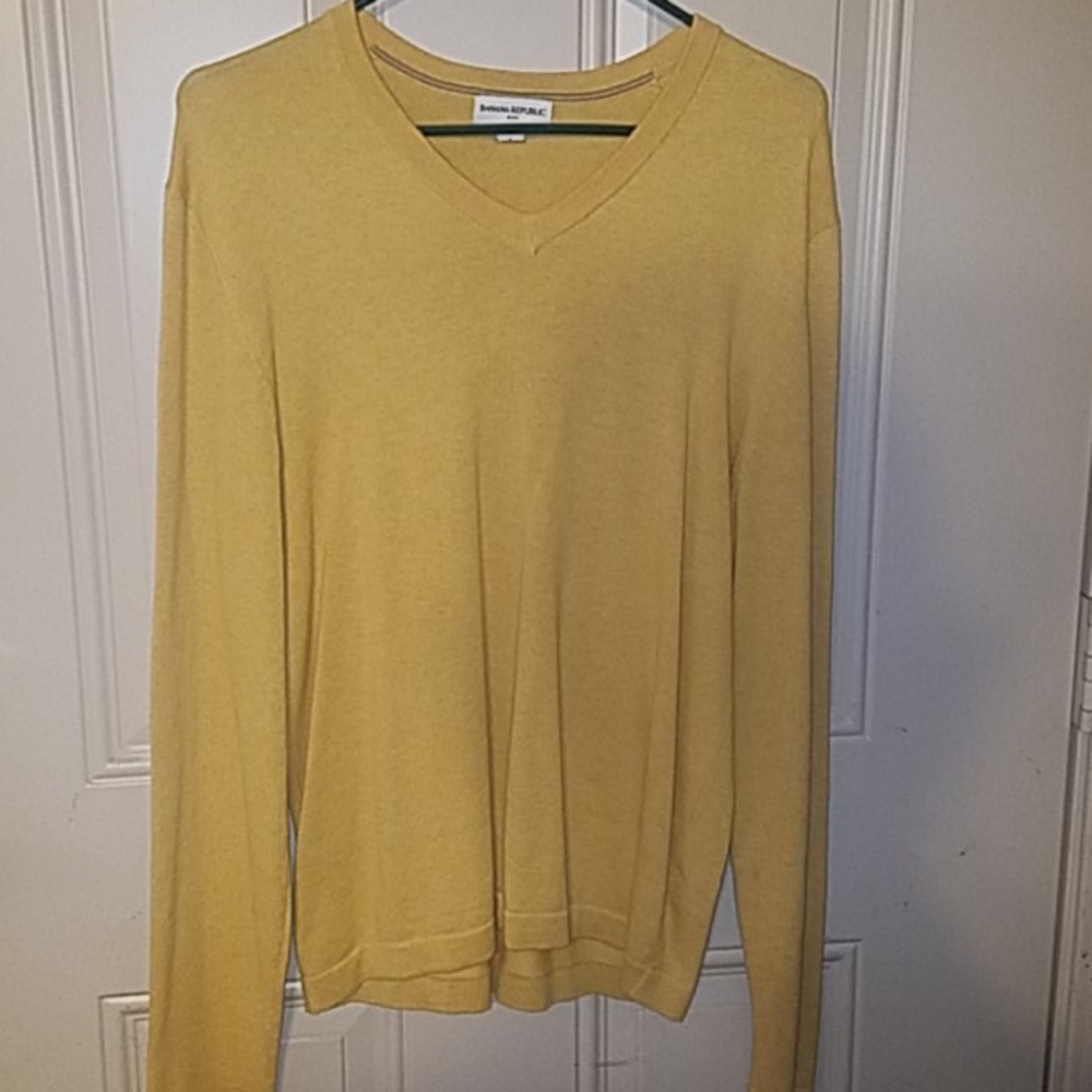 Van Huesen Gold Small Size Sweater